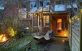 Cosy Hideaway With Garden Sauna In Cambridge